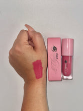 Cargar imagen en el visor de la galería, Elegant Matte Lipsticks
